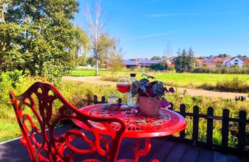 Katzweiler Apartamento | Neue Pfälzerwald Fewo mit Garten am Fluss