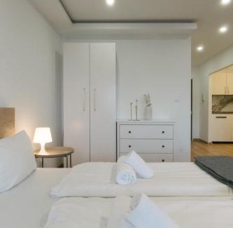 Innenstadt-West Apartamento | NEUES Apartment in Top Lage, free Parking max 1,65m Höhe und 1,8m Breite