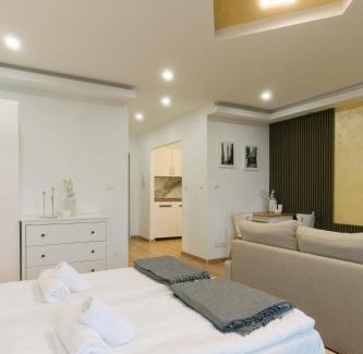 Innenstadt-West Apartamento | NEUES Apartment in Top Lage, free Parking max 1,65m Höhe und 1,8m Breite