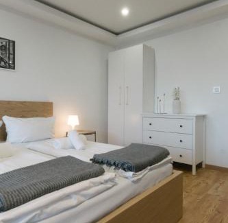 Innenstadt-West Apartamento | NEUES Apartment in Top Lage, free Parking max 1,65m Höhe und 1,8m Breite