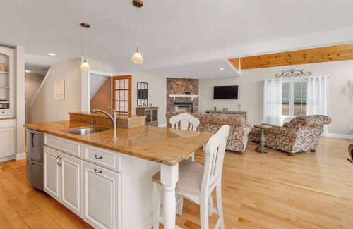 Moultonborough Casa | Never before rented light and bright home on Lake Winnipesaukee