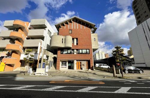 Dogomachi Apartamento | -New-南町駅徒歩1分-ビル2階-貸切ルーム8人まで-松山城や道後温泉へアクセス良好-駐車場無料