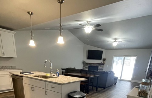 Lake Mills Casa | New 1/2 Duplex near Brewery