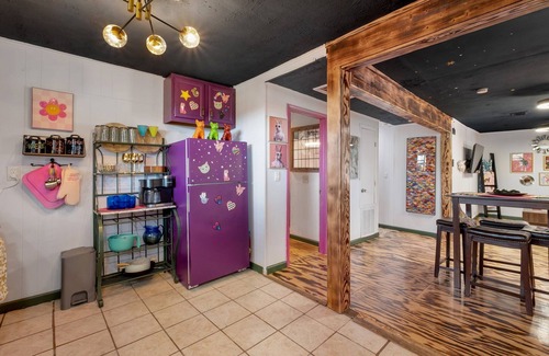 Griffin Heights Casa | New-1 Mile to FSU-Artsy Tree-House