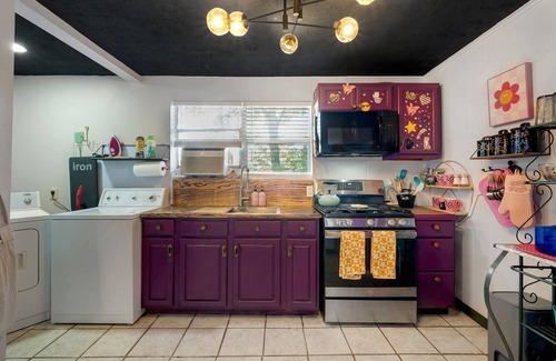 Griffin Heights Casa | New-1 Mile to FSU-Artsy Tree-House