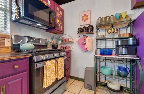 Griffin Heights Casa | New-1 Mile to FSU-Artsy Tree-House
