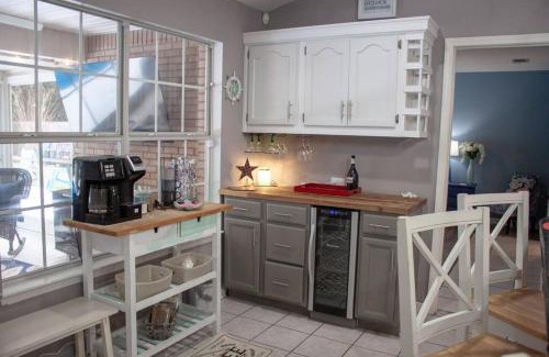 Navarre Casa | ~NEW~1 mins to Bay~8 Mins to Beach~Private Pool~Super relaxing beach theme