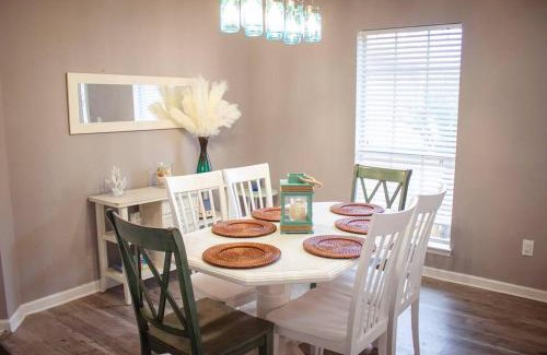 Navarre Casa | ~NEW~1 mins to Bay~8 Mins to Beach~Private Pool~Super relaxing beach theme