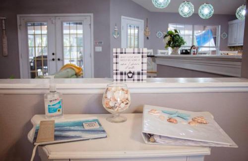 Navarre Casa | ~NEW~1 mins to Bay~8 Mins to Beach~Private Pool~Super relaxing beach theme