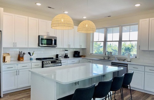 Murrells Inlet Casa | NEW| 100 steps to beach| Private Pool! Luxury Home| Near Pier