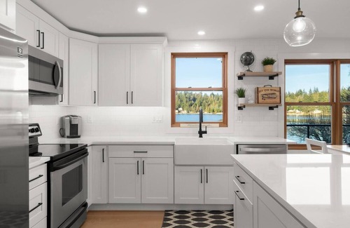 Shelton Casa | NEW 120' Waterfront Cabin | Hot Tub, Sauna & Firepit - Hammersley Inlet Retreat!