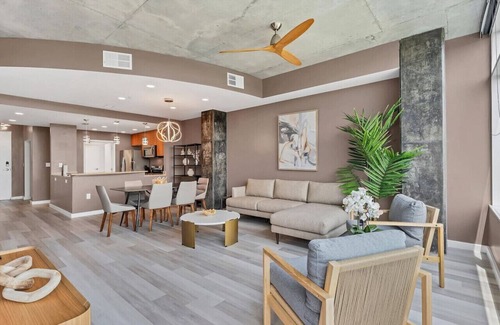 South Eola Apartamento | New 1200 sqft 2BD/2BTH in DT Orl