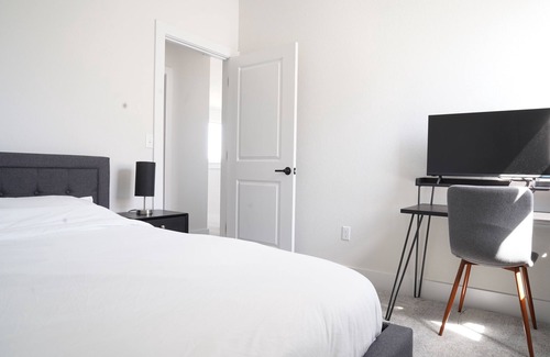 Austin Casa | NEW 1500 sqft Modern Luxury Home Away From Home 2BR 1.5BA