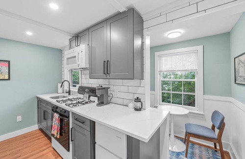 Salem Apartamento | NEW 1803 Salem 1BR l Walk 2 Haunted Happenings