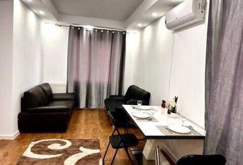 Voluntari Apartamento | NEW 1BR Apartment w Parking and Fast Wi-fi