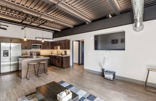Stuart Apartamento | NEW 1br Luxury Condo w/ Balcony - 303