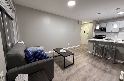 Burns Park Apartamento | * NEW * 1BR Retreat | Heart of Campus w/Parking