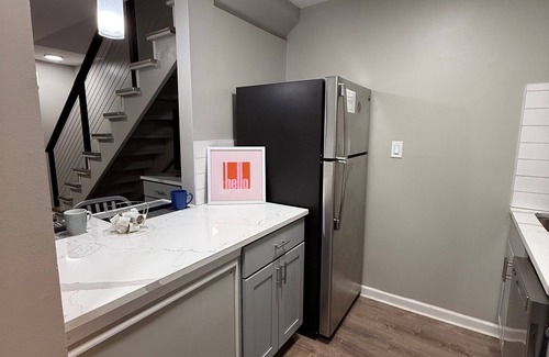 Burns Park Apartamento | * NEW * 1BR Retreat | Heart of Campus w/ Parking