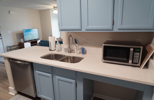 Indian Bayou Condominio | NEW 1st floor condo by BEACH!