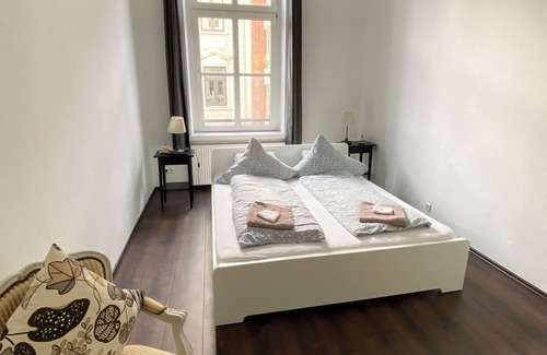 Dusseldorf Old Town Apartamento | New 1st Floor Flat, DUS city, 2BR, 2 Bath, Balcony