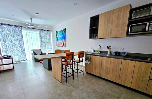 Tambor Apartamento | New 2 Br + Patio Condo, steps to private beach