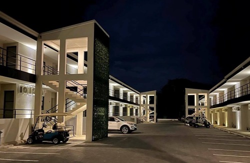 Tambor Apartamento | New 2 Br + Patio Condo, steps to private beach