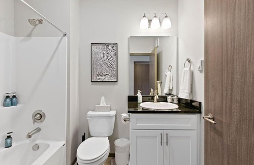 South Perry District Apartamento | New 2 Bd 2 Bth Near Perry Dist and Downtown