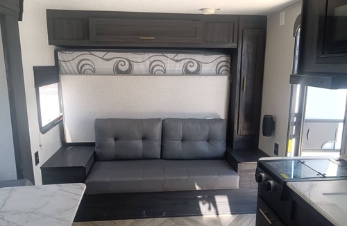 Bandera Casa | New 2-bed RV with in minutes to everything Bandera with AC.
