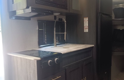 Bandera Casa | New 2-bed RV with in minutes to everything Bandera with AC.