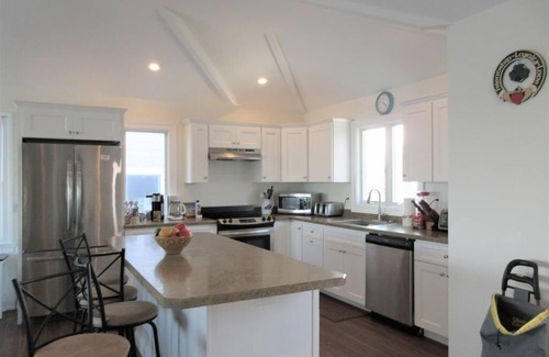 Manahawkin Casa | New 2 bedroom bay front on Cedar Bonnet Island