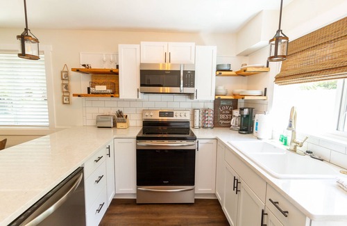 Saint Simons Island Casa | New 2 Bedroom Beach Cottage! One block to Beach! By CrabDaddy's and Crab Trap!