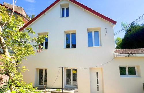 Sarcelles Casa | NEW 2 bedroom House 15mins from Paris by Train