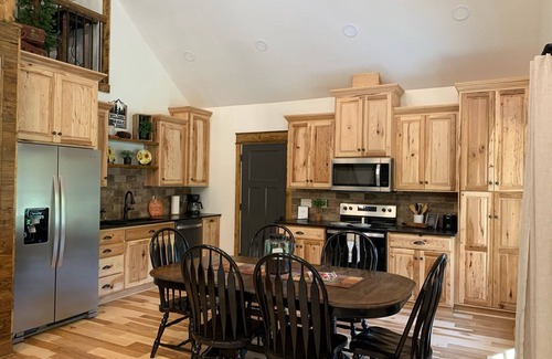 Drake Casa | New 2-bedroom "Kentucky Country" vacation home 10 minutes from Bowling Green