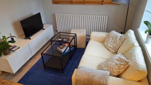 Ashford Casa | NEW 2 bedrooms with private ensuite bathrooms near Heathrow