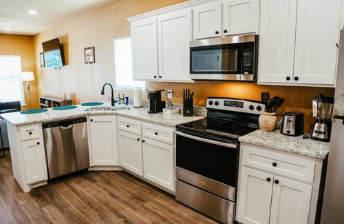 Paris Casa | New, 2 BR, 2B, 231 11th NE, #1