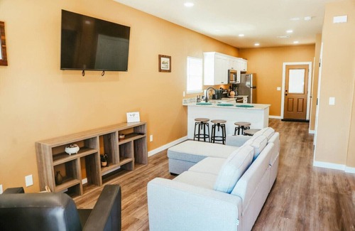 Paris Casa | New, 2 BR, 2B, 231 11th NE, #1