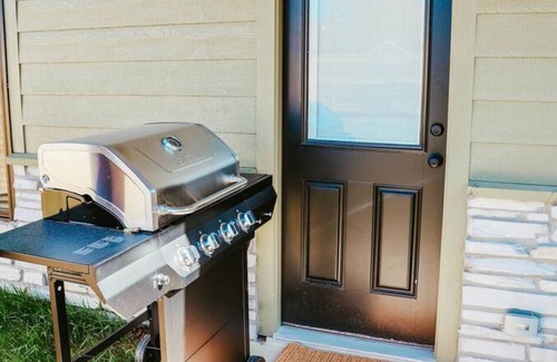 Paris Casa | New, 2 BR, 2B, 231 11th NE, #1