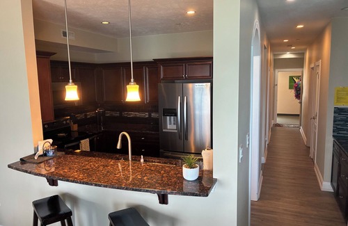 Geneva Condominio | NEW 2-Bedroom Lakefront Condo with private beach/indoor pool-rent 3/ 4th free