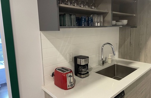 Cote-Des-Neiges—Notre-Dame-De-Grace Apartamento | New*2 Br*King and Queen* 1gbps Wi-Fi*private patio
