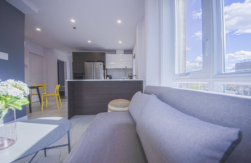 Cote-Des-Neiges—Notre-Dame-De-Grace Apartamento | New*2 Br*King and Queen* 1gbps Wi-Fi*private patio