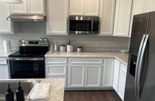 Wooster Casa | New 2024 Luxury 3BR Home Near Downtown Wooster & College