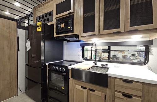 Boulder Junction Casa | NEW 2024 Timberwolf 2-3 bed destination home on Bike trail in Boulder Junction
