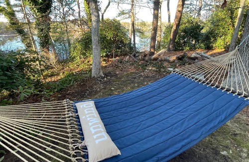 East Harwich Cabina | NEW 2025! Family friendly cabin in Harwich, water peek & walk to private beach
