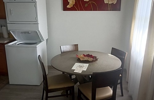 Kenai Apartamento | FREE CAR RENTAL INCLUDED! Minutes from Kenai River. 2 bed 1 bath.