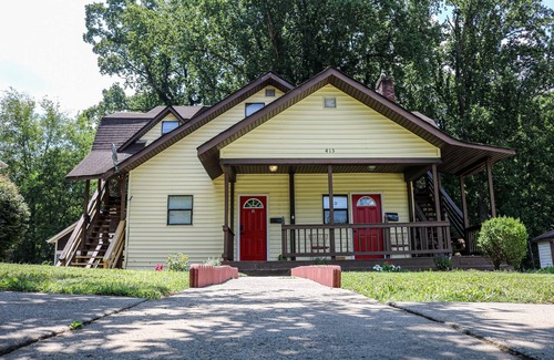 Wesley Heights Casa | *NEW* 20min Walk To BofA Stadium - FREE Parking! 1BEDROOM