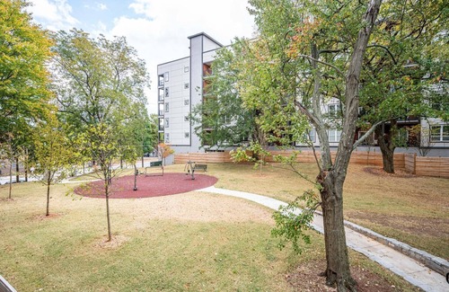 Old Fourth Ward Condominio | New 2B2B with Balcony Downtown