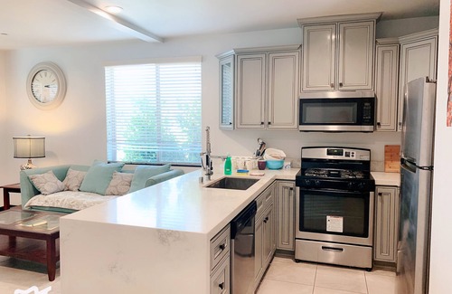 Alhambra Condominio | ⭐️⭐️⭐️⭐️⭐️New 2b3b with garage in Alhambra，walk to Costco and Target