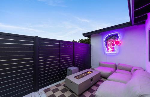Bay Ho Casa | NEW 2BR, 1BA, Outdoor Fireplace, Patio Lounge, Western Vibes, Smart TVs, Ambient Lighting
