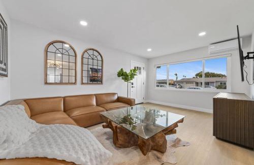 Bay Ho Casa | NEW 2BR, 1BA, Outdoor Fireplace, Patio Lounge, Western Vibes, Smart TVs, Ambient Lighting