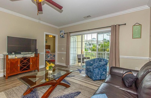 Central Myrtle Beach Apartamento | NEW 2BR 2BA Beachy Golf Villa Near Beach